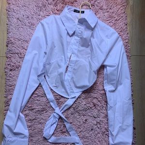 BACKLESS BUTTON UP CROP TEE